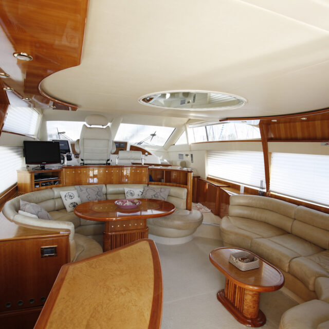 Harrylou Motor Yacht 01