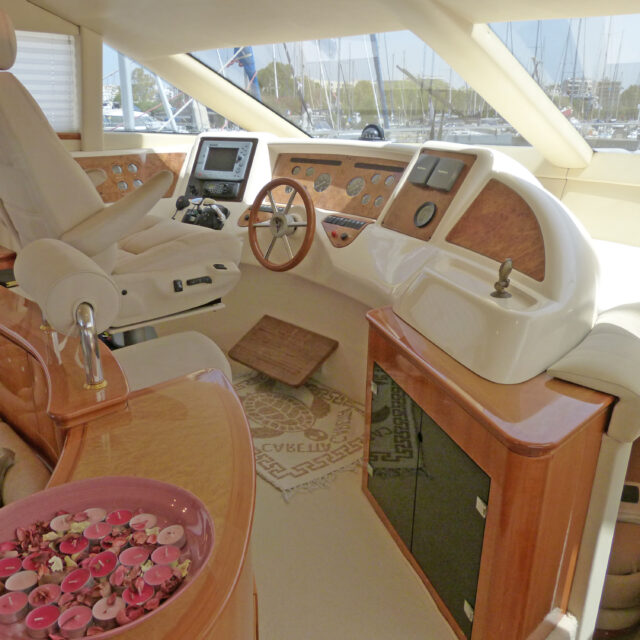 Harrylou Motor Yacht 24