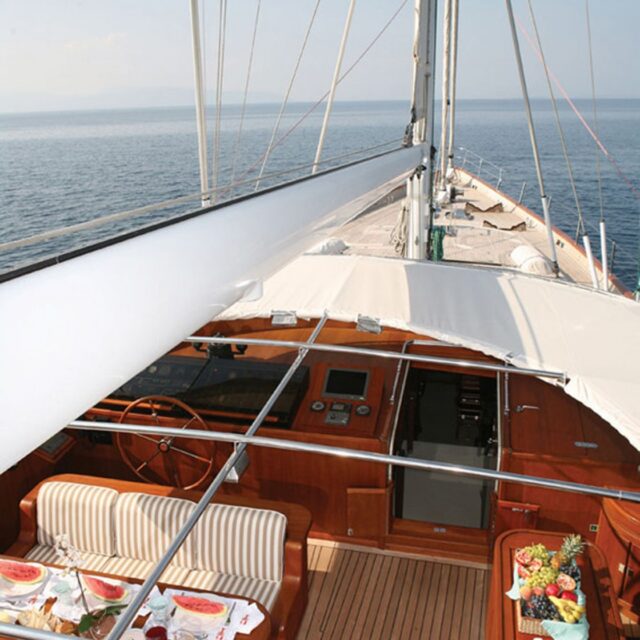 Gitana Sailing Yacht 04