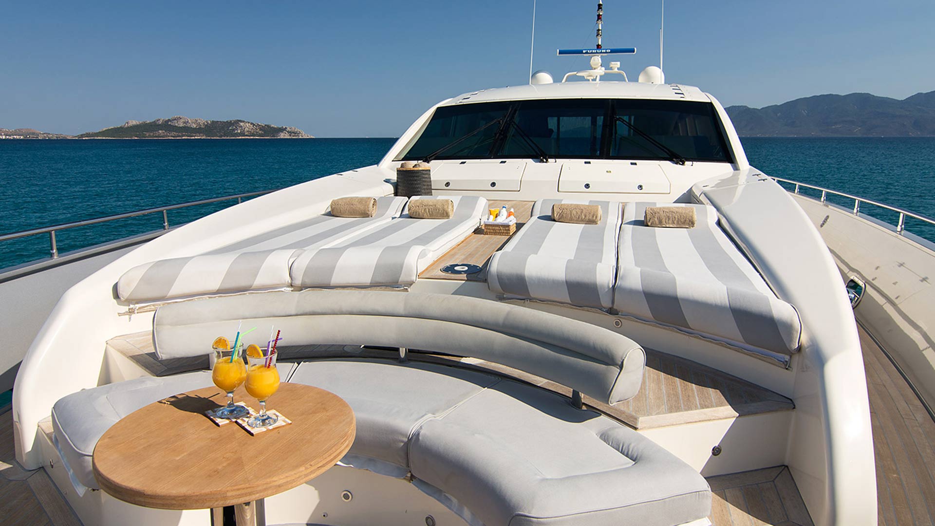 charter luxury yachts