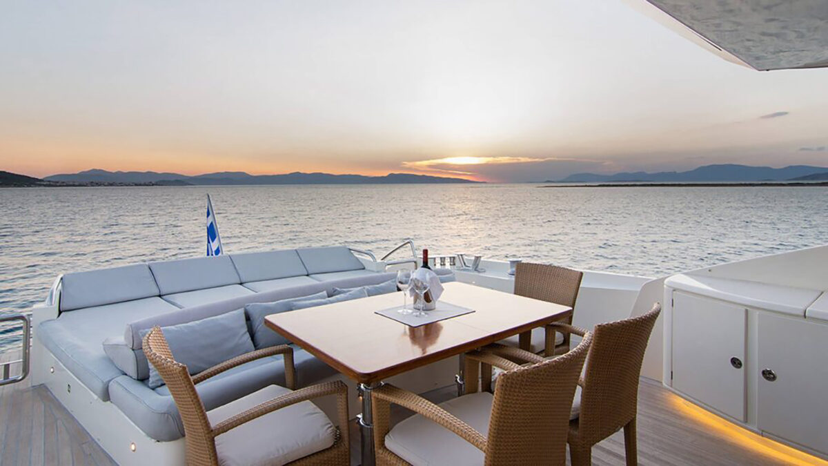 luxury yachts greece