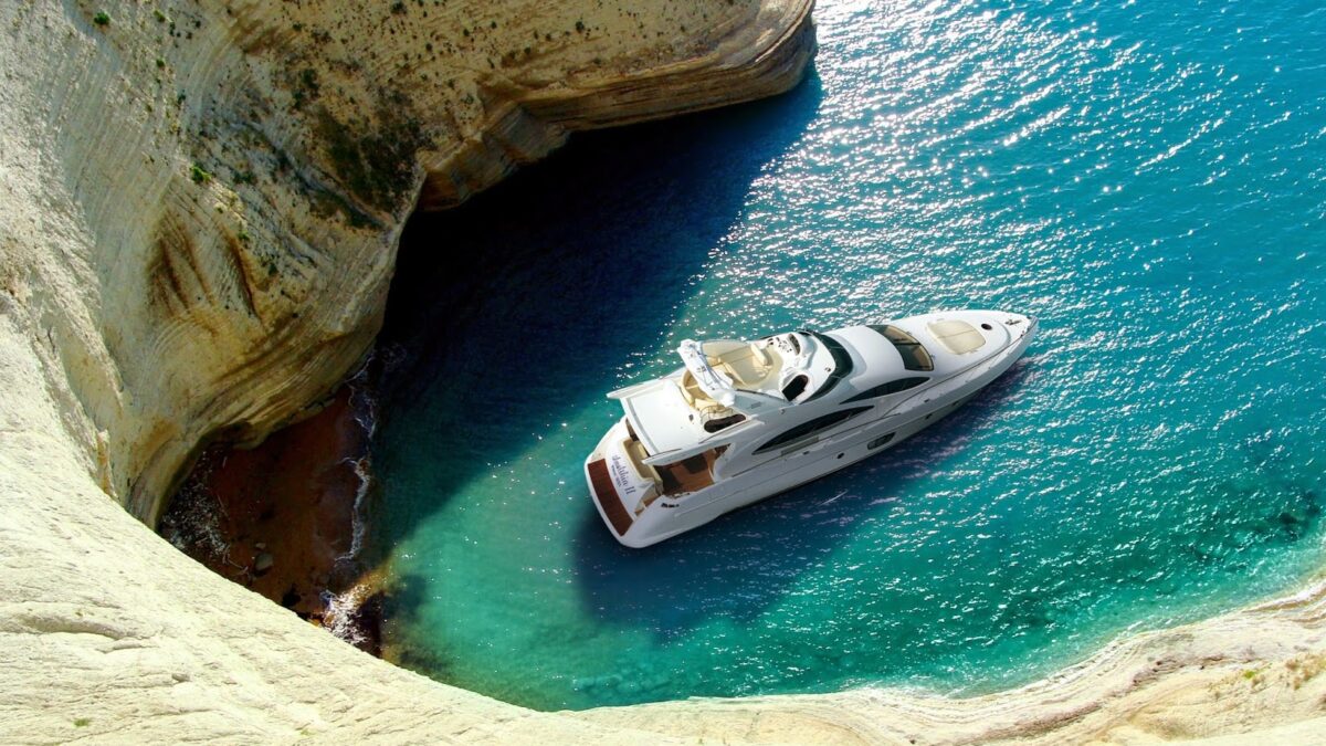 Why book a luxury yacht charter in Greece
