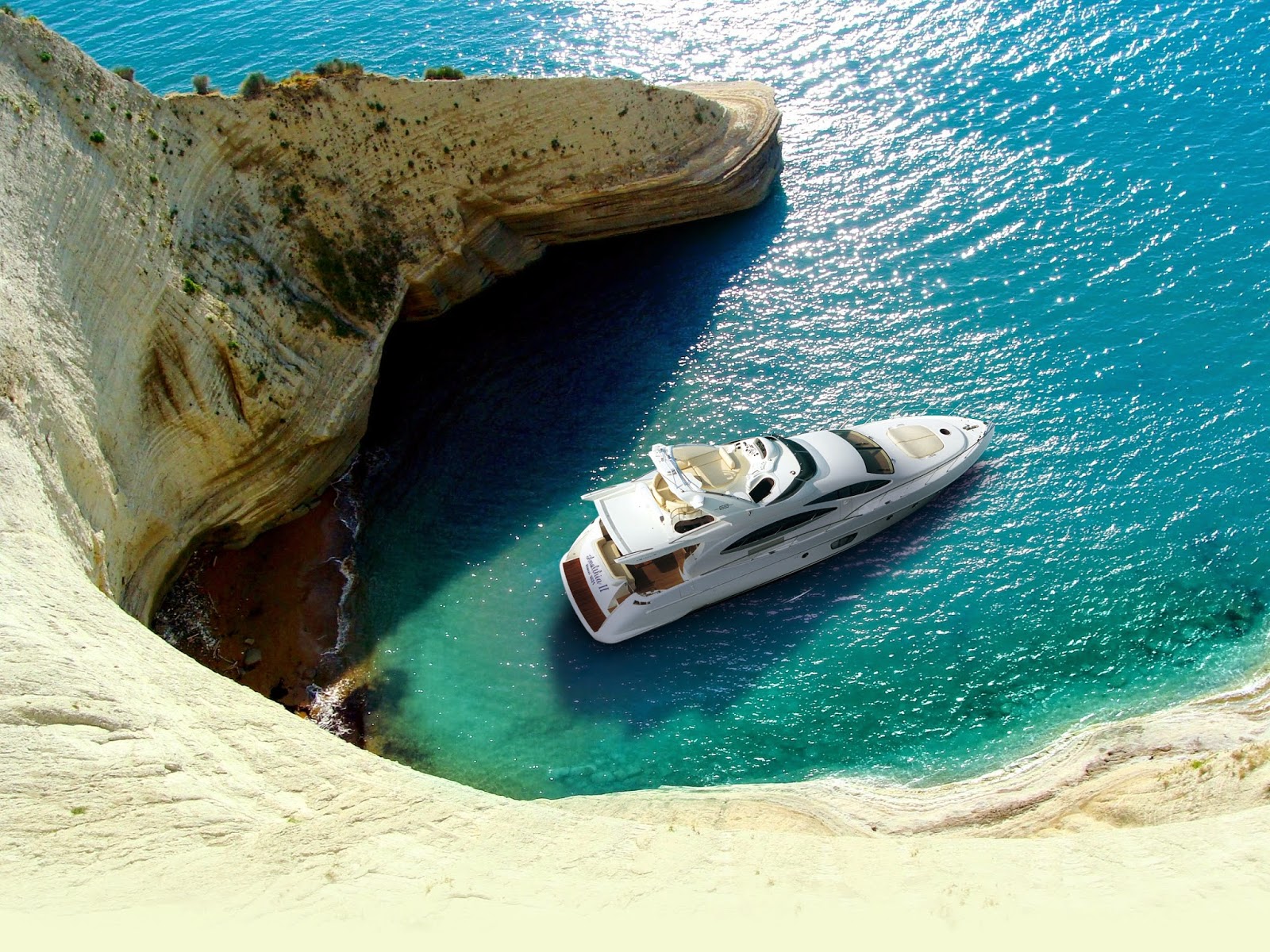 Why book a luxury yacht charter in Greece